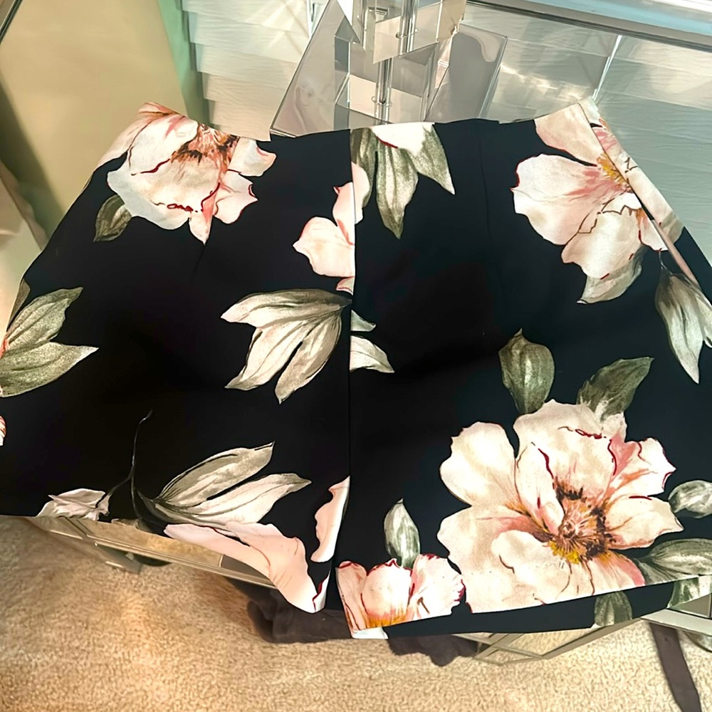 Leith high waisted floral shorts